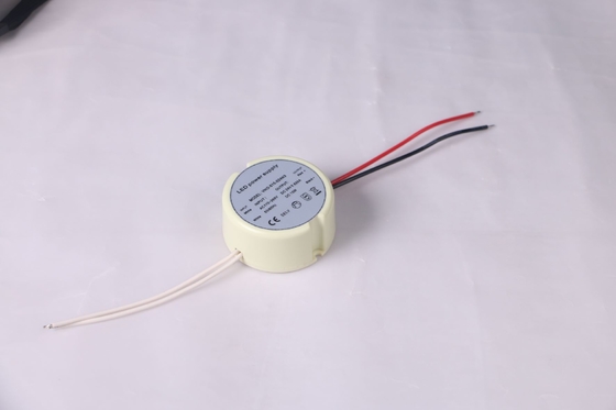 Fonte de alimentação plástica redonda do motorista 12V 15W do diodo emissor de luz do caso IP20 para a luz de tira