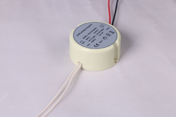Fonte de alimentação plástica redonda do motorista 12V 15W do diodo emissor de luz do caso IP20 para a luz de tira