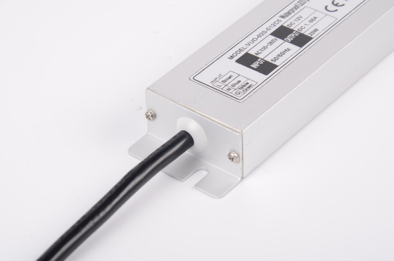 Driver de LED fino à prova d'água DC 12V 20W com atraso de início para luz de tira